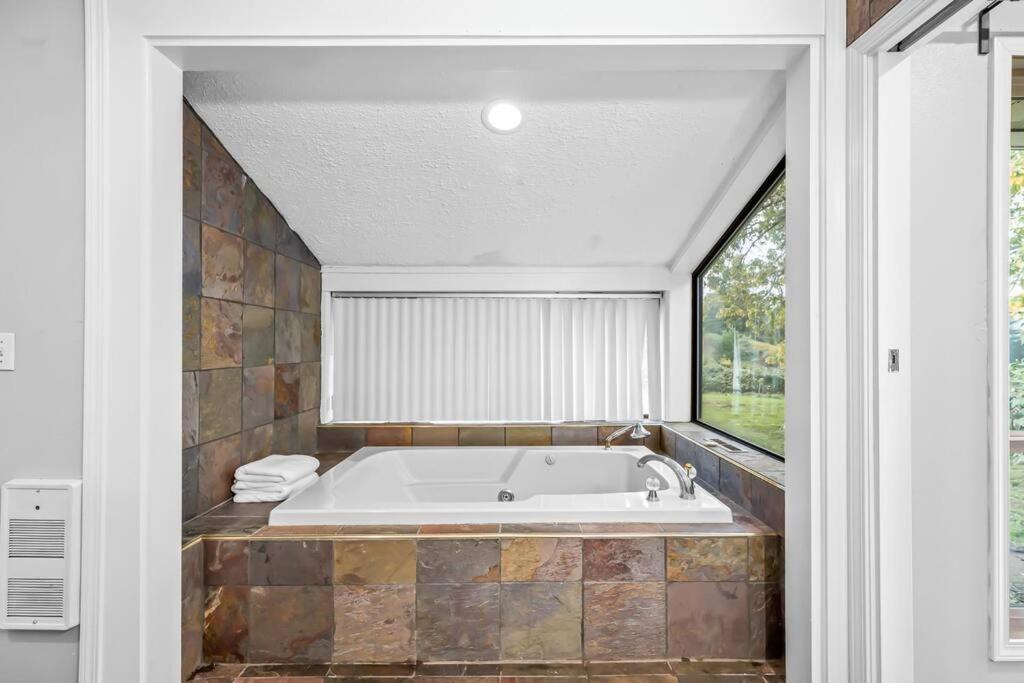 22 Acres Home With Hot Tub Minutes From Ilana Casino Ridgefield Luaran gambar